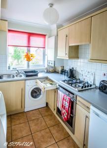 Η κουζίνα ή μικρή κουζίνα στο Apple Perch 2BR Flat - Free Parking