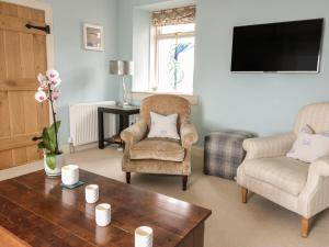 a living room with two chairs and a coffee table at Invermay in Anstruther