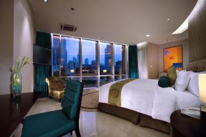 Postelja oz. postelje v sobi nastanitve The Grove Suites by Grand Aston