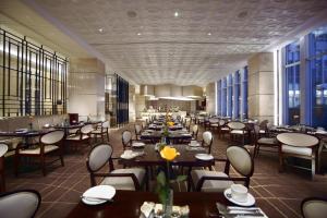 A restaurant or other place to eat at The Grove Suites by GRAND ASTON