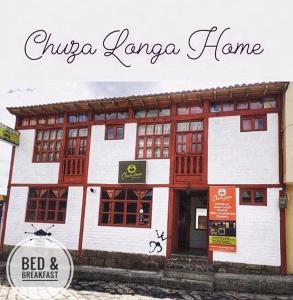 Una señal que dice chula jaga a casa en Chuza Longa Home, en Guamote