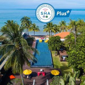 Bazén v ubytování Chongfah Resort Khao Lak - SHA Extra Plus nebo v jeho okolí