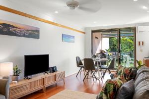 Gallery image of Montipora Unit 3 - In the heart of Airlie, wi-fi and Netflix in Airlie Beach
