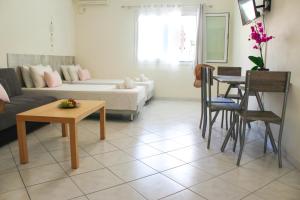 Postel nebo postele na pokoji v ubytování Iason Apartments