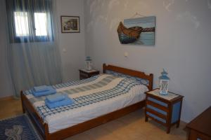 A bed or beds in a room at Villa Thetis with private pool where the sunsets fade away