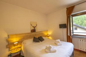 A bed or beds in a room at Aparthotel Claviere