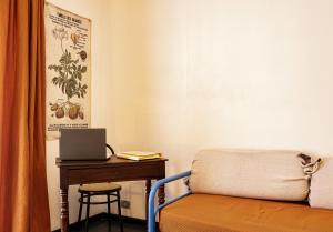 A seating area at Aparthotel Claviere