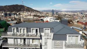 Nespecifikovaný výhled na hory nebo výhled na hory při pohledu z hotelu
