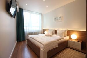 Postel nebo postele na pokoji v ubytování Sarajevo Daily Apartments