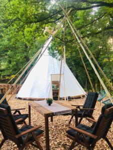 Galería fotográfica de Glamping Nad Meandry en Unhošť