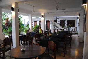 Restaurace v ubytování Unawatuna Beach Bungalow -