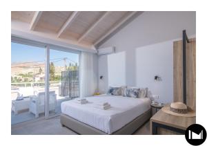Postel nebo postele na pokoji v ubytování Anemos Suites by Estia