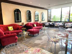 Uma área de estar em Hotel Condor