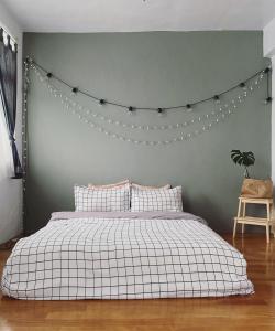 a bedroom with a bed and a string of lights at 小仙肉包棟民宿 in Miaoli