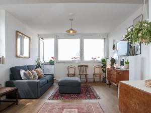 Et opholdsområde på Pass the Keys Spacious 2Bedroom flat with views in London Bridge
