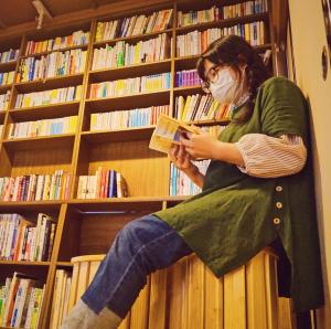 Khách lưu trú tại 泊まれる図書館 寄処 -yosuga-
