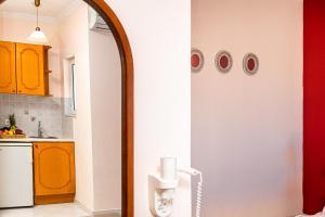 Kuchyň nebo kuchyňský kout v ubytování Dinos Hotel