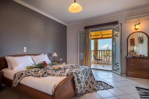 Postel nebo postele na pokoji v ubytování Dinos Hotel