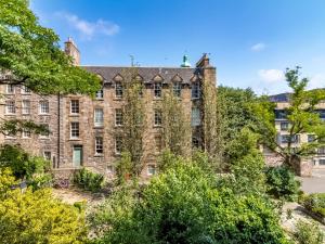 Gallery image of Pass the Keys Spacious and Homely flat on the Royal Mile in Edinburgh