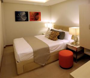 a bedroom with a large bed in a room at KLM Condotel in Angeles