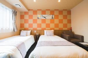 Postel nebo postele na pokoji v ubytování Kyoto Earth Hotel
