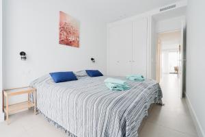 Posteľ alebo postele v izbe v ubytovaní Sealine Torrox Costa RY01 by HolidayAndaluz + 17 fotografií