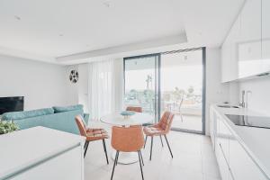 Kuchyňa alebo kuchynka v ubytovaní Sealine Torrox Costa RY01 by HolidayAndaluz