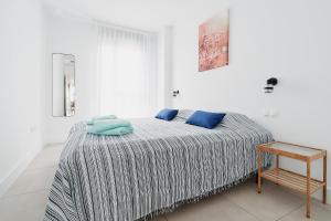 Posteľ alebo postele v izbe v ubytovaní Sealine Torrox Costa RY01 by HolidayAndaluz