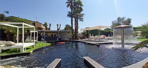 Bazén v ubytování Grand hotel irpinia & Family SPA nebo v jeho okolí