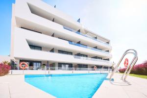Bazén v ubytovaní Sealine Torrox Costa RY01 by HolidayAndaluz alebo v jeho blízkosti