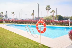 Bazén v ubytovaní Sealine Torrox Costa RY01 by HolidayAndaluz alebo v jeho blízkosti