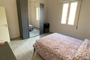 A bed or beds in a room at M.G Home a un passo da tutto