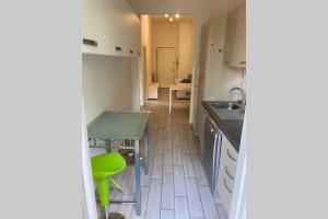 A kitchen or kitchenette at M.G Home a un passo da tutto