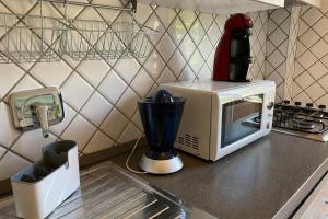 A kitchen or kitchenette at M.G Home a un passo da tutto
