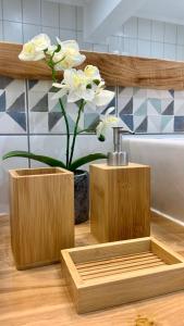 a bathroom with two wooden boxes and a sink at PicoTerrace in Madalena