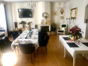 Telewizja i/lub zestaw kina domowego w obiekcie Villa Siesta