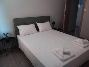 Postel nebo postele na pokoji v ubytování THALASSA ALMYROS APARTMENTS