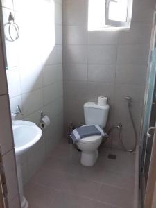 Koupelna v ubytování THALASSA ALMYROS APARTMENTS
