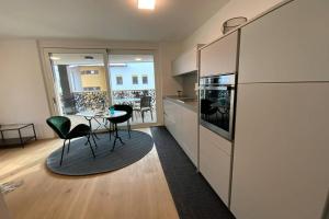 A kitchen or kitchenette at Riversuite