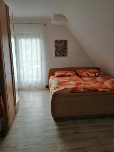 a bedroom with a bed and a window at Endes Dreiseithof - Apartment in Schliengen