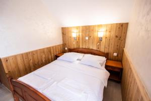 Uma cama ou camas num quarto em Hotel Enigma