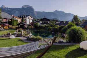 Nespecifikovaný výhled na hory nebo výhled na hory při pohledu z hotelu