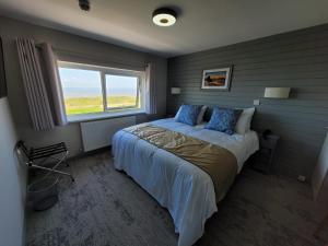 South Sands Hotel客房内的一张或多张床位