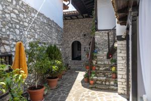 Zdjęcie z galerii obiektu Bujtina Kodiket Guesthouse w mieście Berat