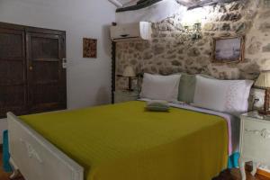 Łóżko lub łóżka w pokoju w obiekcie Bujtina Kodiket Guesthouse
