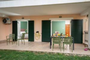 Patio nebo venkovní prostory v ubytování Central & Elegant Suite with private garden