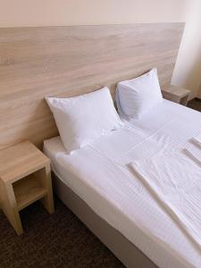מיטה או מיטות בחדר ב-SameТой