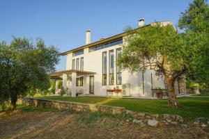 Vonkajšia záhrada v ubytovaní El Toro Blanco Luxury Villa in Andalucia