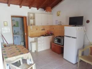 Kuchyň nebo kuchyňský kout v ubytování Kastraki Villas