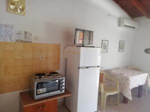 Kuchyň nebo kuchyňský kout v ubytování Kastraki Villas